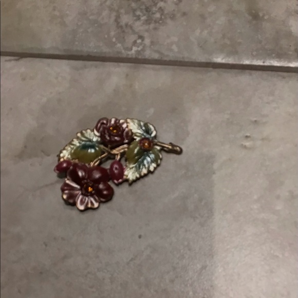 Brooch - Picture 2 of 3